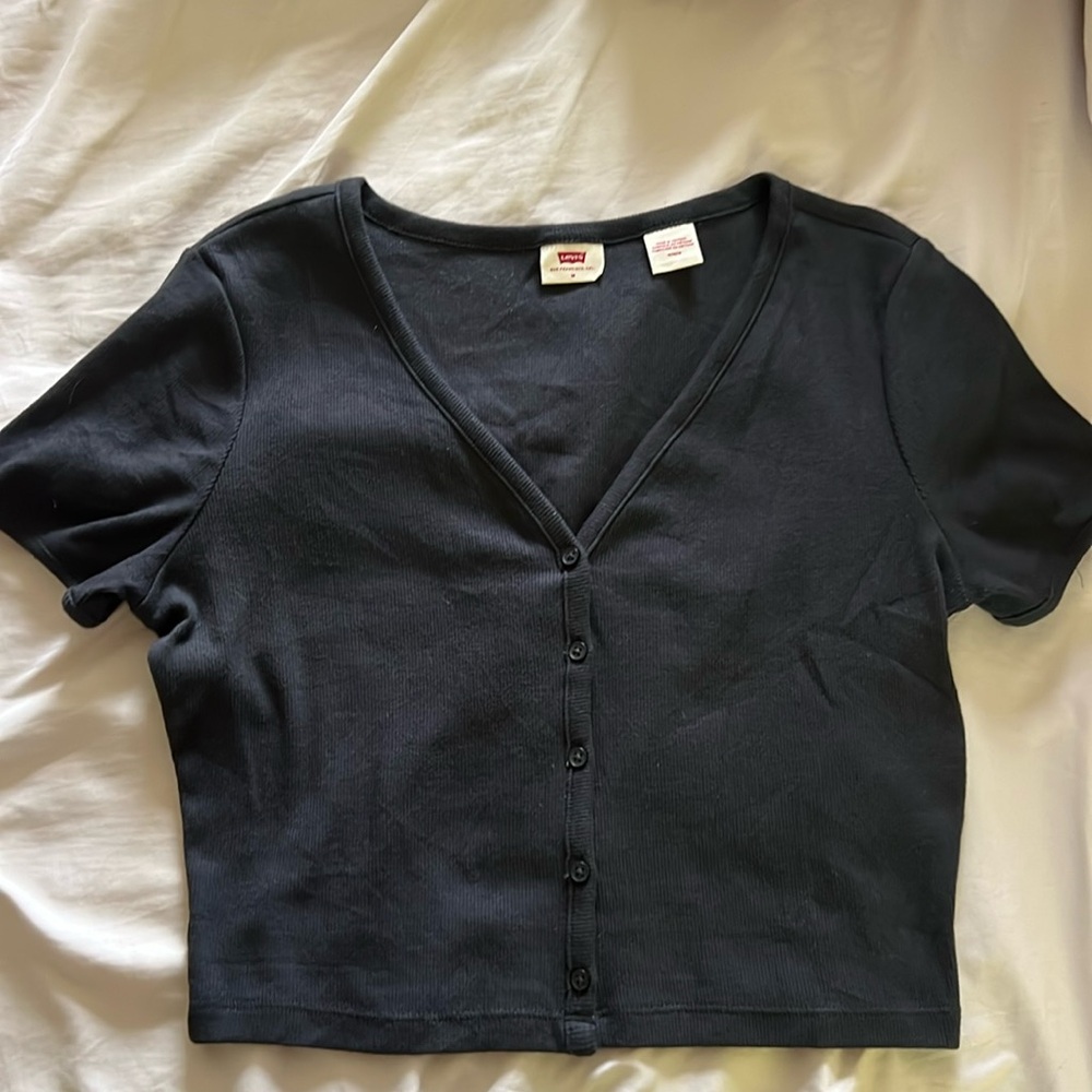Levi’s v-neck crop top